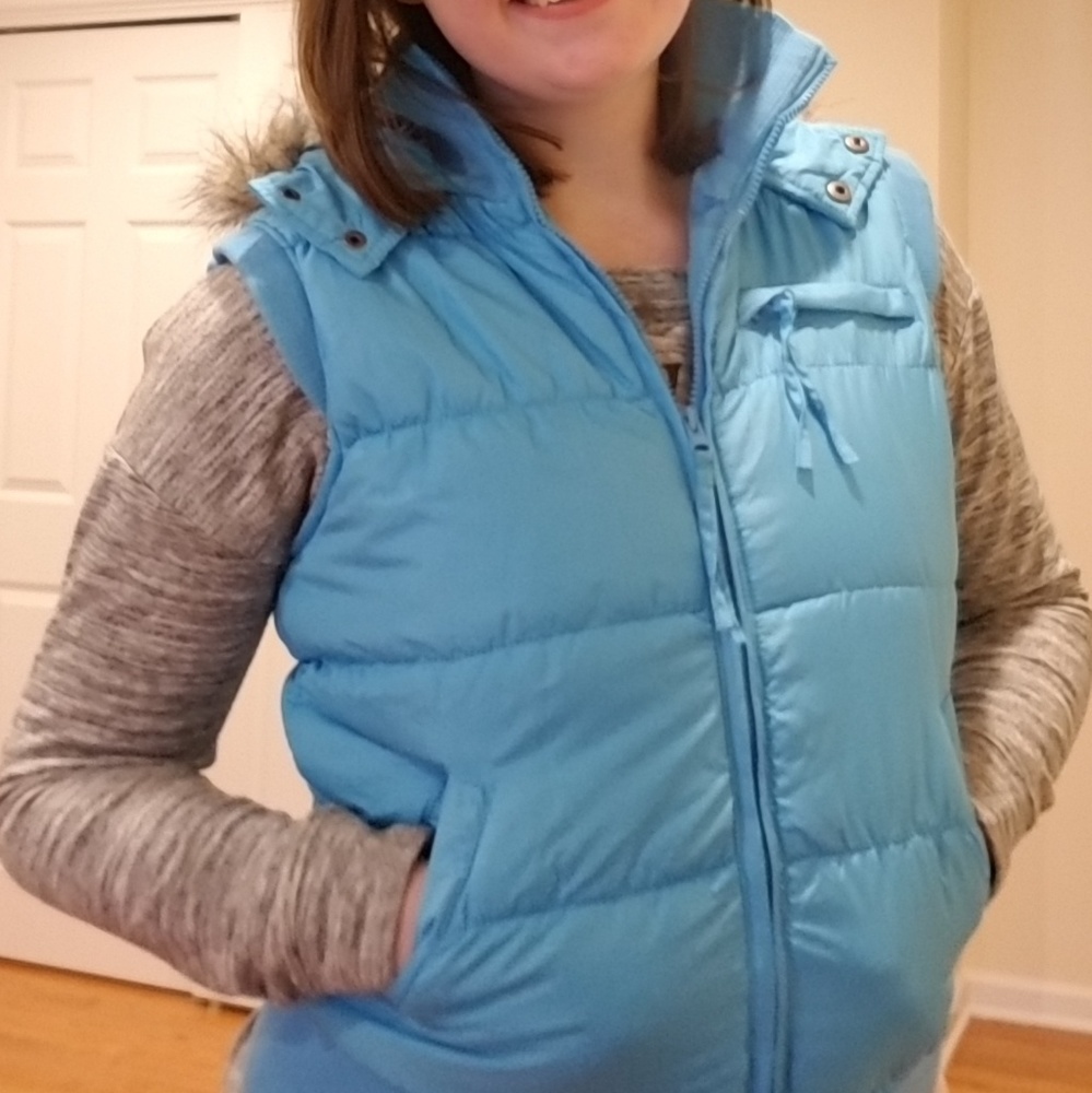 Never worn Kids blue puffer vest like new!